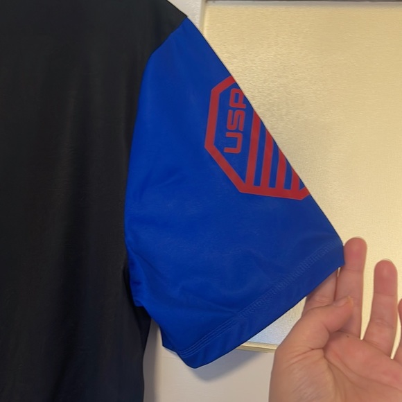 **NWT** Original Reebok Ronda Rousey UFC Jersey - Picture 6 of 8